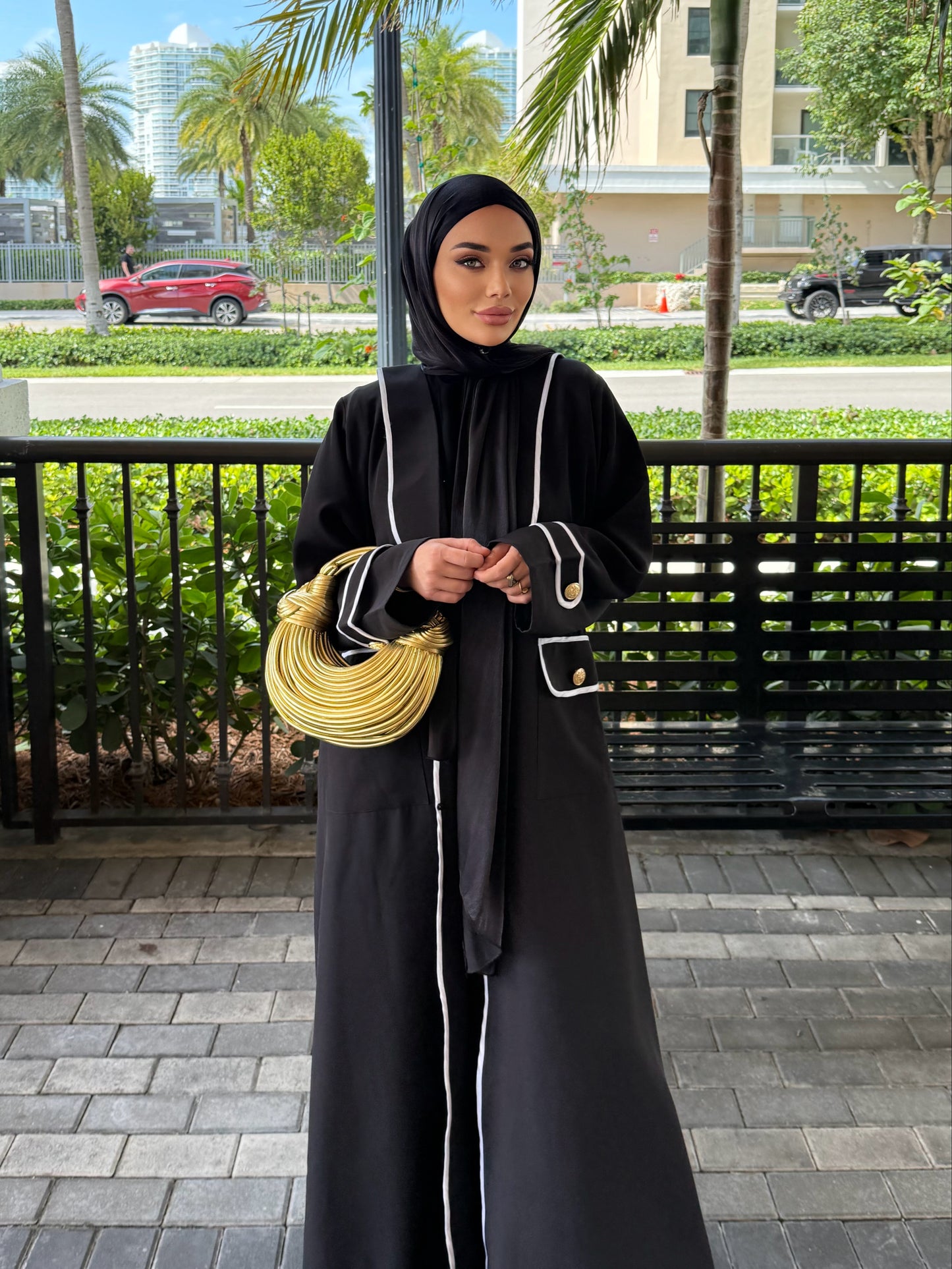 Luxurious abaya in classic style